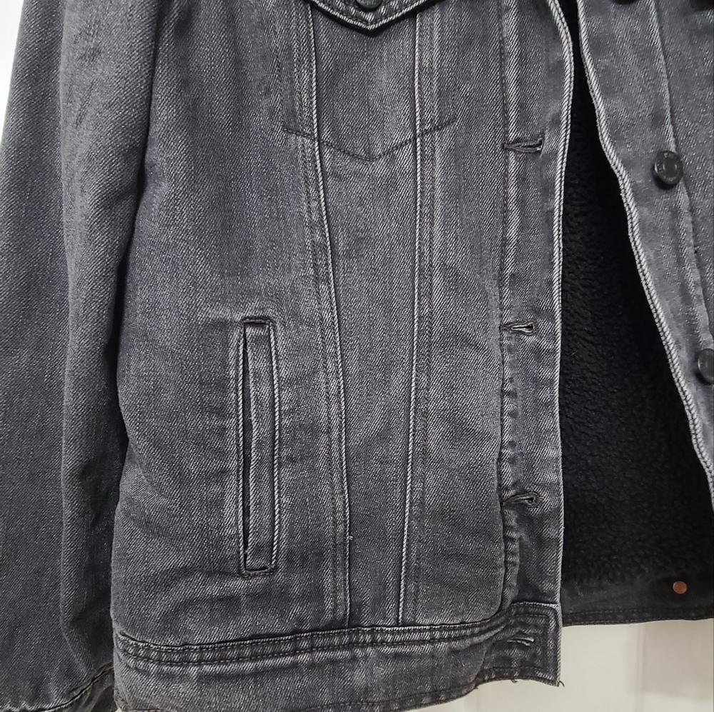 Old navy womens black jean jacket lined size M - Picture 3 of 4